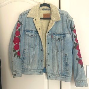 Like new- sherpha levis jacket with roses on the sleeve